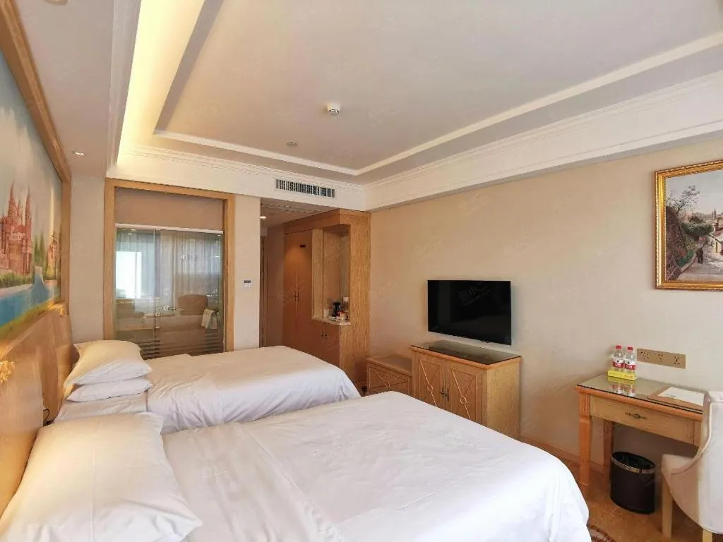 Bed in Vienna Hotel Shenzhen Window of the World Qiaochengdong Metro Station