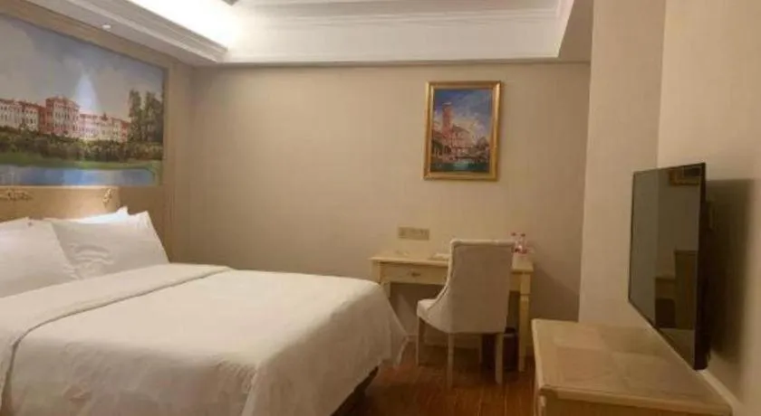 Bed in Vienna Hotel Shenzhen Window of the World Qiaochengdong Metro Station