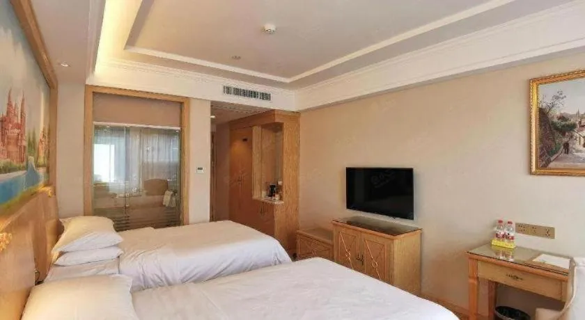 Bed in Vienna Hotel Shenzhen Window of the World Qiaochengdong Metro Station