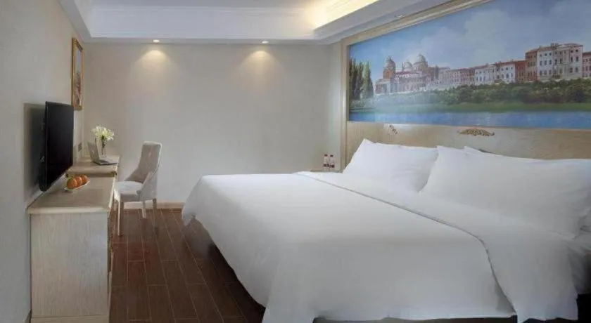 Bed in Vienna Hotel Shenzhen Window of the World Qiaochengdong Metro Station