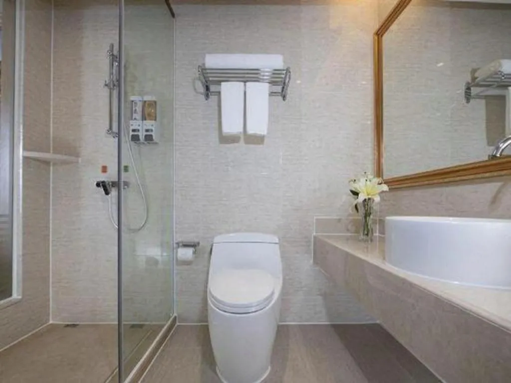 Vienna Hotel Shenzhen Window of the World Qiaochengdong Metro Station