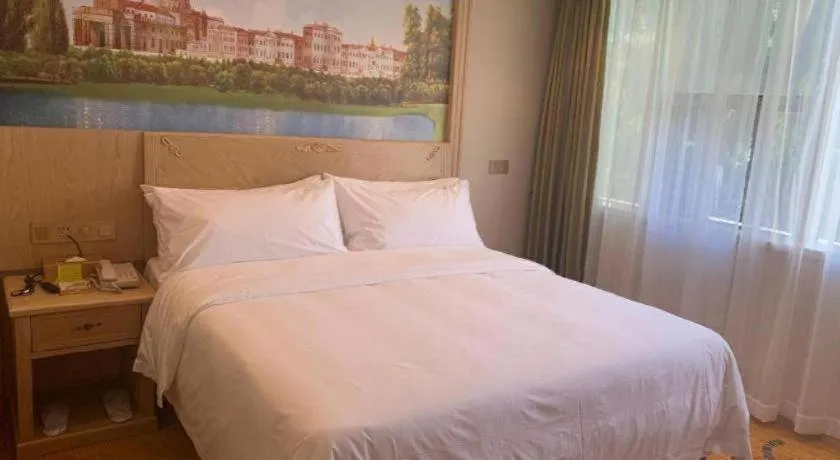 Bed in Vienna Hotel Shenzhen Window of the World Qiaochengdong Metro Station