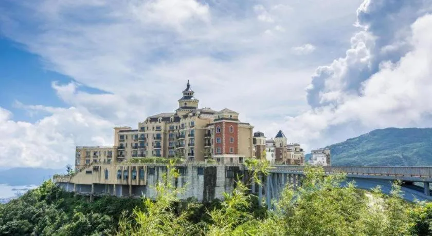 Vienna Hotel Shenzhen Window of the World Qiaochengdong Metro Station