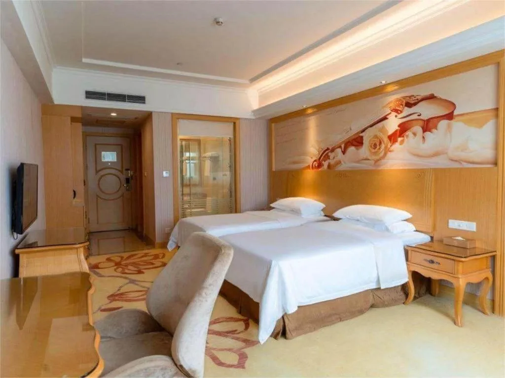 Bed in Vienna Hotel Shenzhen Window of the World Qiaochengdong Metro Station