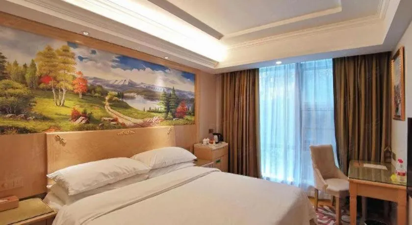 Bed in Vienna Hotel Shenzhen Window of the World Qiaochengdong Metro Station