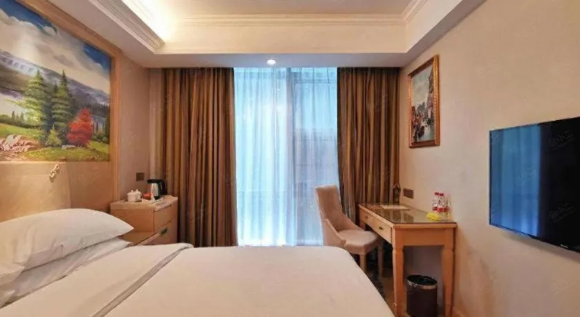 Bed in Vienna Hotel Shenzhen Window of the World Qiaochengdong Metro Station
