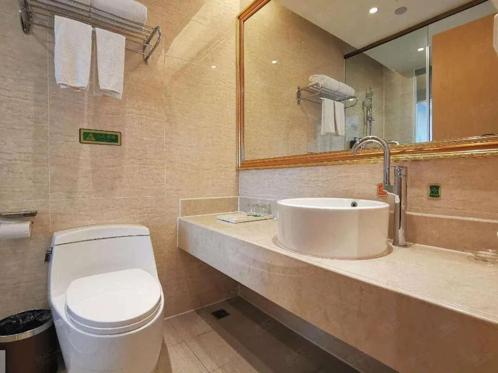 Vienna Hotel Shenzhen Window of the World Qiaochengdong Metro Station