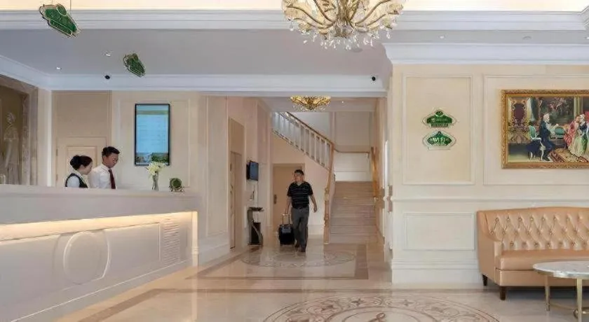 Vienna Hotel Shenzhen Window of the World Qiaochengdong Metro Station