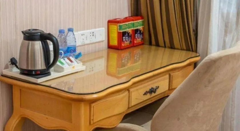 Vienna Hotel Shenzhen Window of the World Qiaochengdong Metro Station