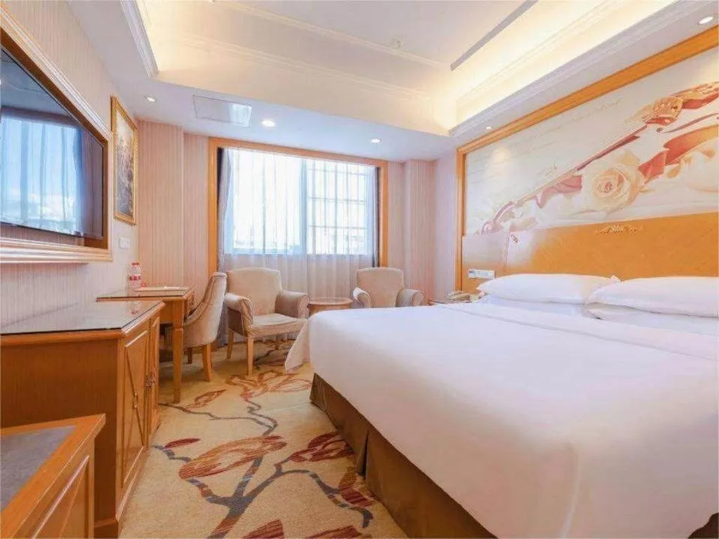 Bed in Vienna Hotel Shenzhen Window of the World Qiaochengdong Metro Station