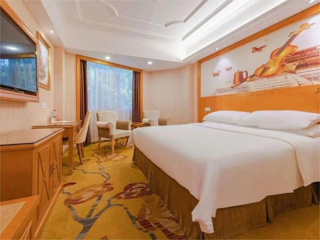 Bed in Vienna Hotel Shenzhen Window of the World Qiaochengdong Metro Station