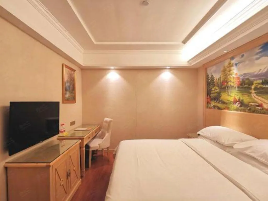 Bed in Vienna Hotel Shenzhen Window of the World Qiaochengdong Metro Station