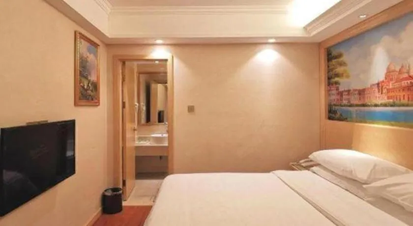 Bed in Vienna Hotel Shenzhen Window of the World Qiaochengdong Metro Station