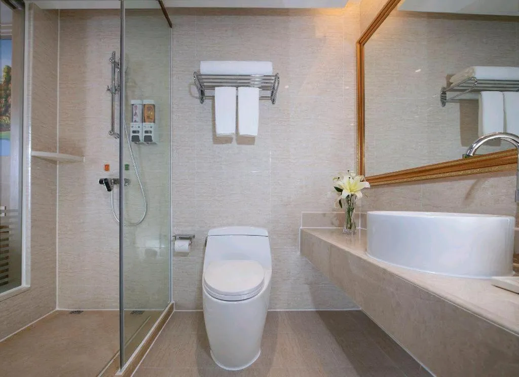 Vienna Hotel Shenzhen Window of the World Qiaochengdong Metro Station