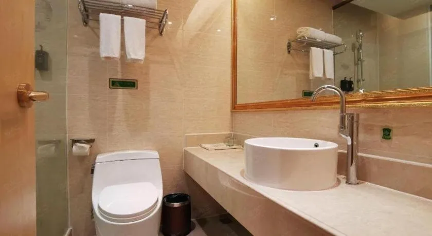 Vienna Hotel Shenzhen Window of the World Qiaochengdong Metro Station