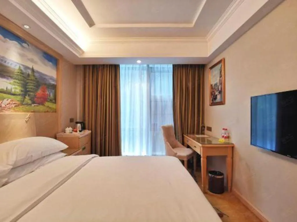 Bed in Vienna Hotel Shenzhen Window of the World Qiaochengdong Metro Station