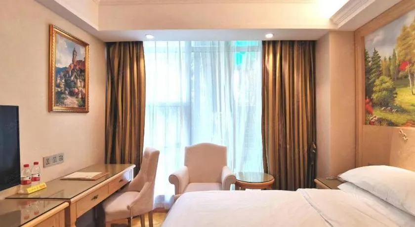 Bed in Vienna Hotel Shenzhen Window of the World Qiaochengdong Metro Station