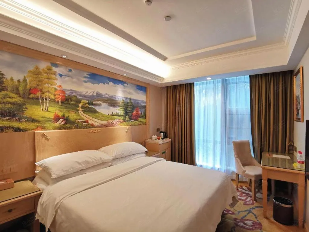 Bed in Vienna Hotel Shenzhen Window of the World Qiaochengdong Metro Station