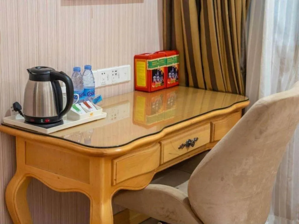 Vienna Hotel Shenzhen Window of the World Qiaochengdong Metro Station