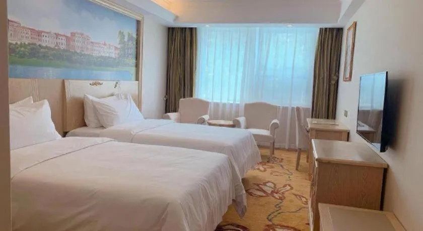 Bed in Vienna Hotel Shenzhen Window of the World Qiaochengdong Metro Station