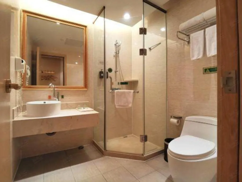 Vienna Hotel Shenzhen Window of the World Qiaochengdong Metro Station