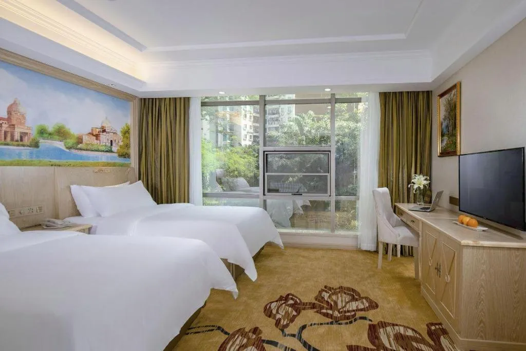 Bed in Vienna Hotel Shenzhen Window of the World Qiaochengdong Metro Station