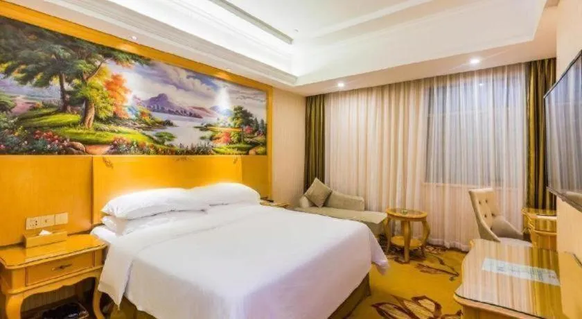 Bed in Vienna Hotel Guangdong Meizhou Fengshun
