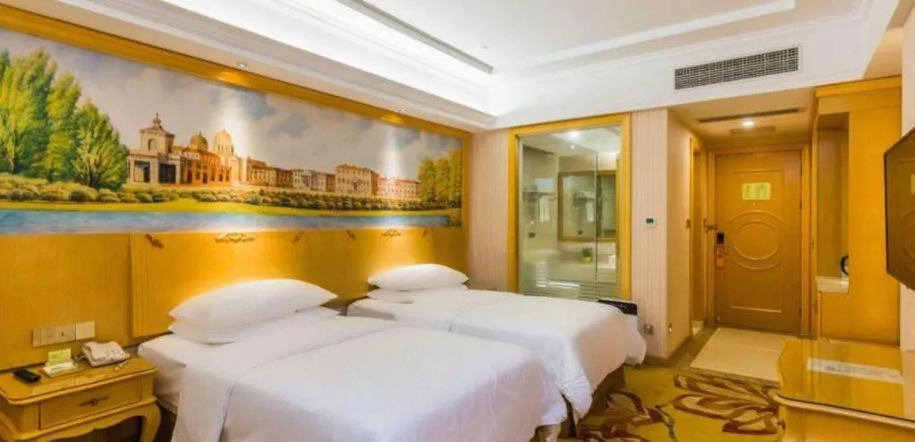Bed in Vienna Hotel Guangdong Meizhou Fengshun