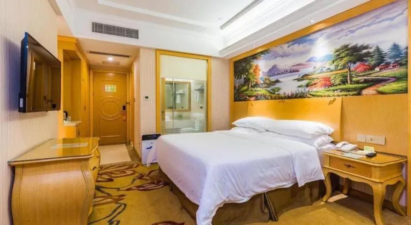 Bed in Vienna Hotel Guangdong Meizhou Fengshun