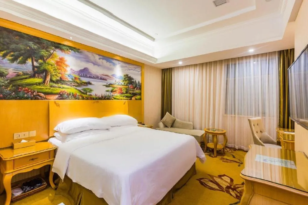 Bed in Vienna Hotel Guangdong Meizhou Fengshun