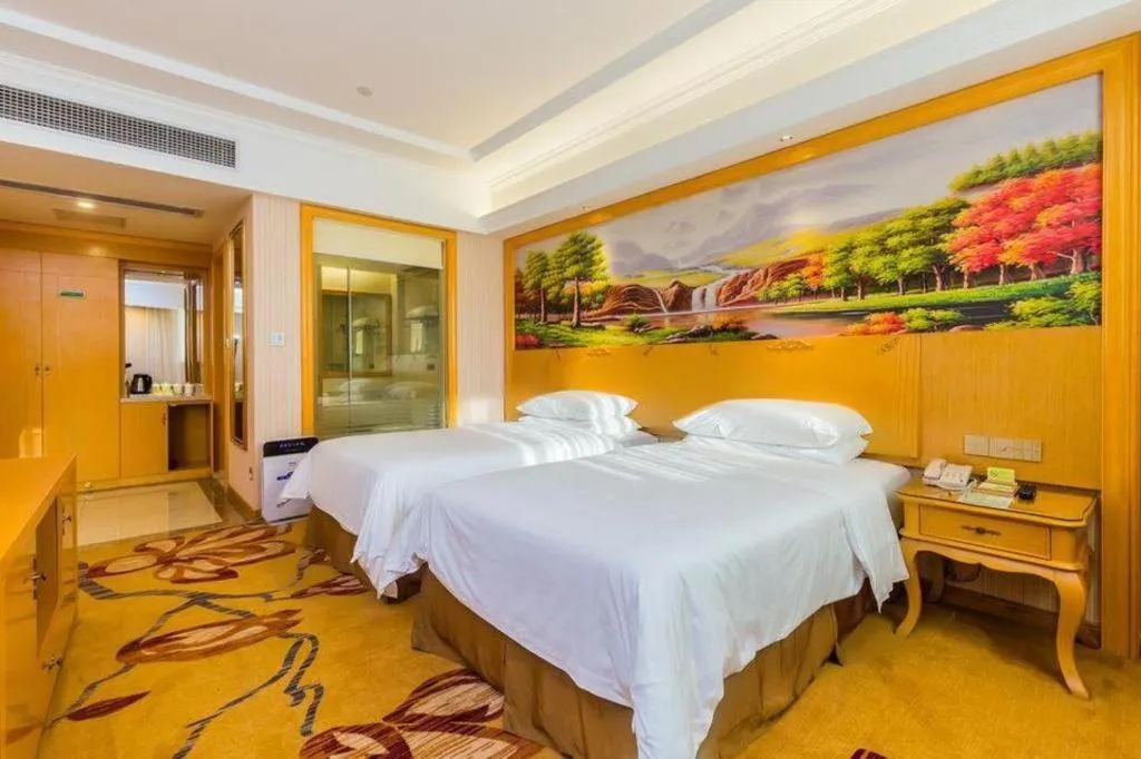 Bed in Vienna Hotel Guangdong Meizhou Fengshun
