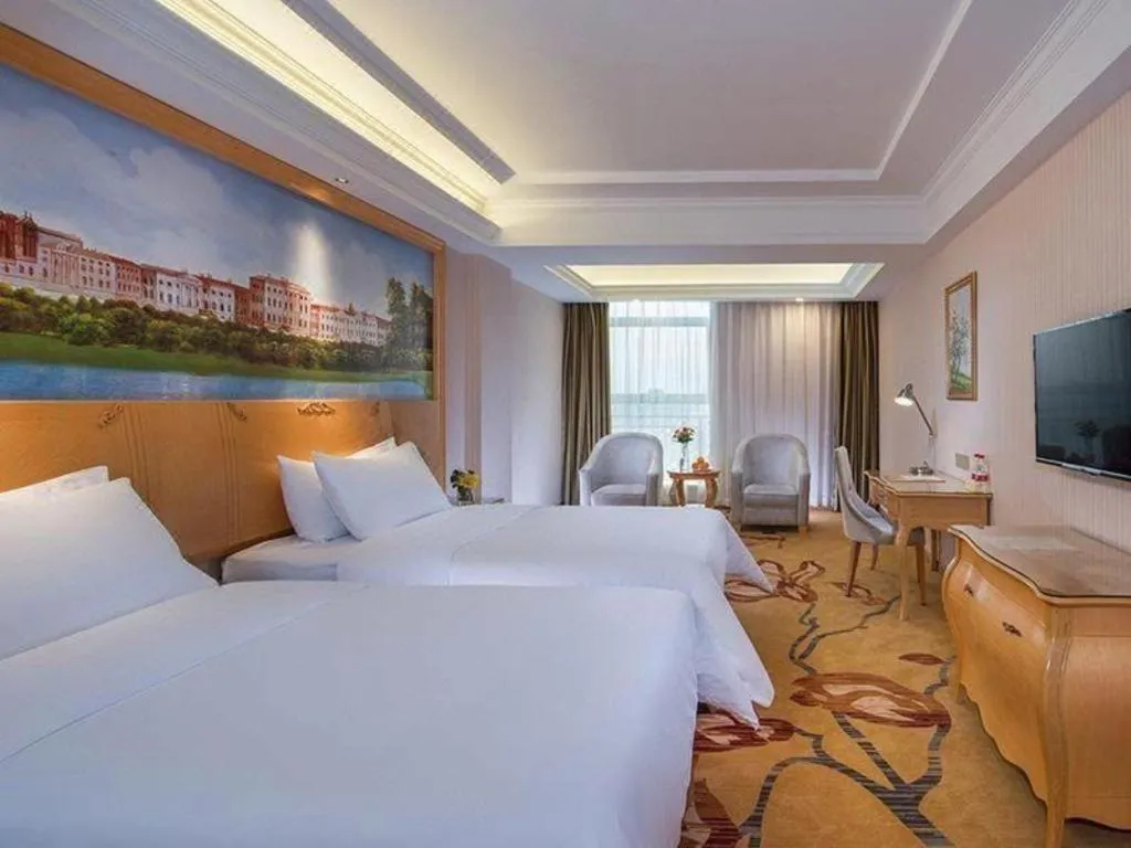 Bed in Vienna Hotel Guangdong Meizhou Fengshun