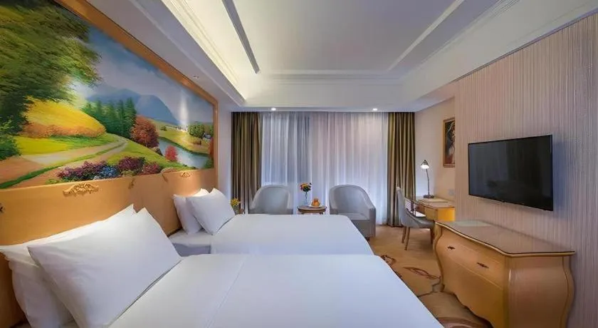 Bed in Vienna Hotel Guangdong Meizhou Fengshun
