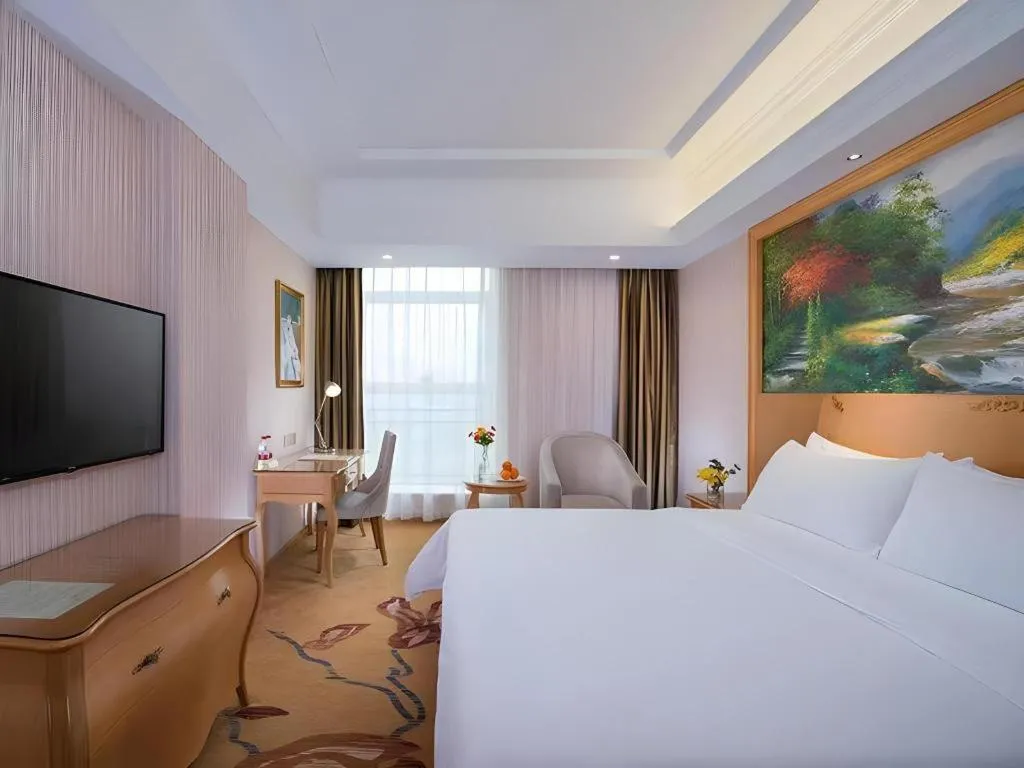 Bed in Vienna Hotel Guangdong Meizhou Fengshun