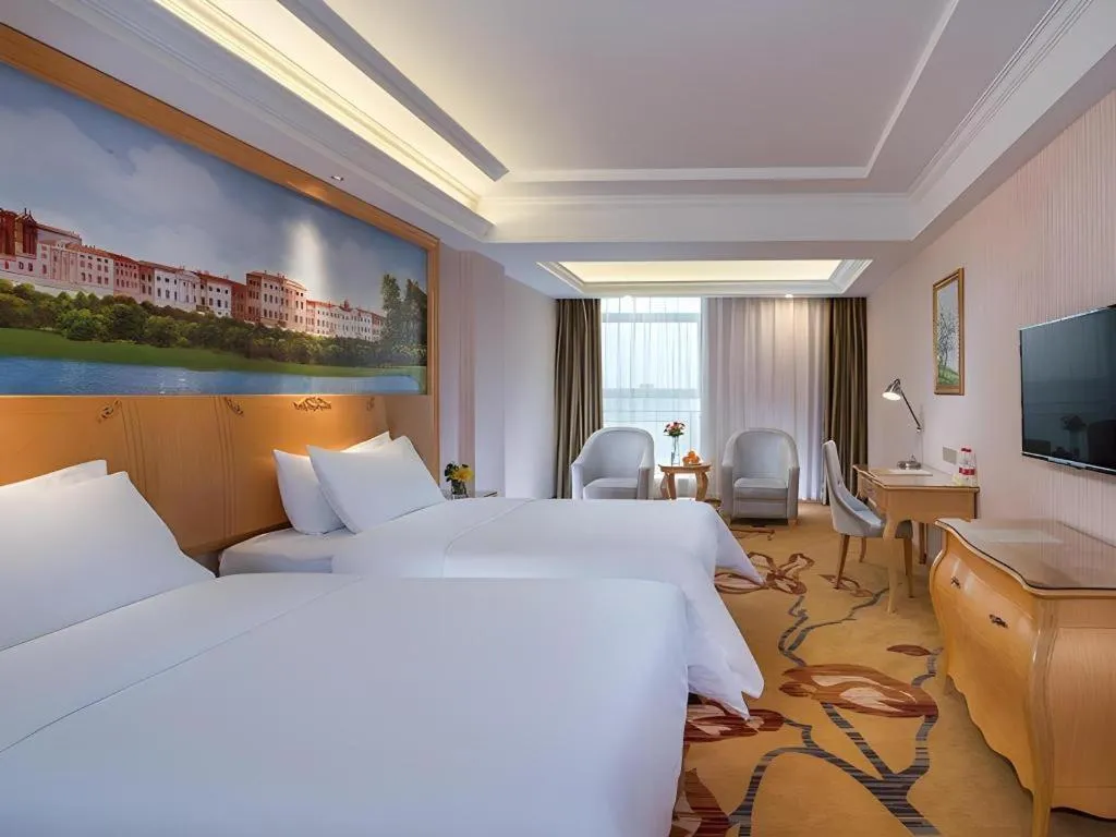 Bed in Vienna Hotel Guangdong Meizhou Fengshun
