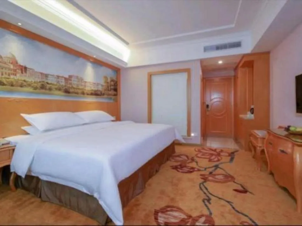 Bed in Vienna Hotel Guangdong Huiyang Qiuchang Yingbin Road