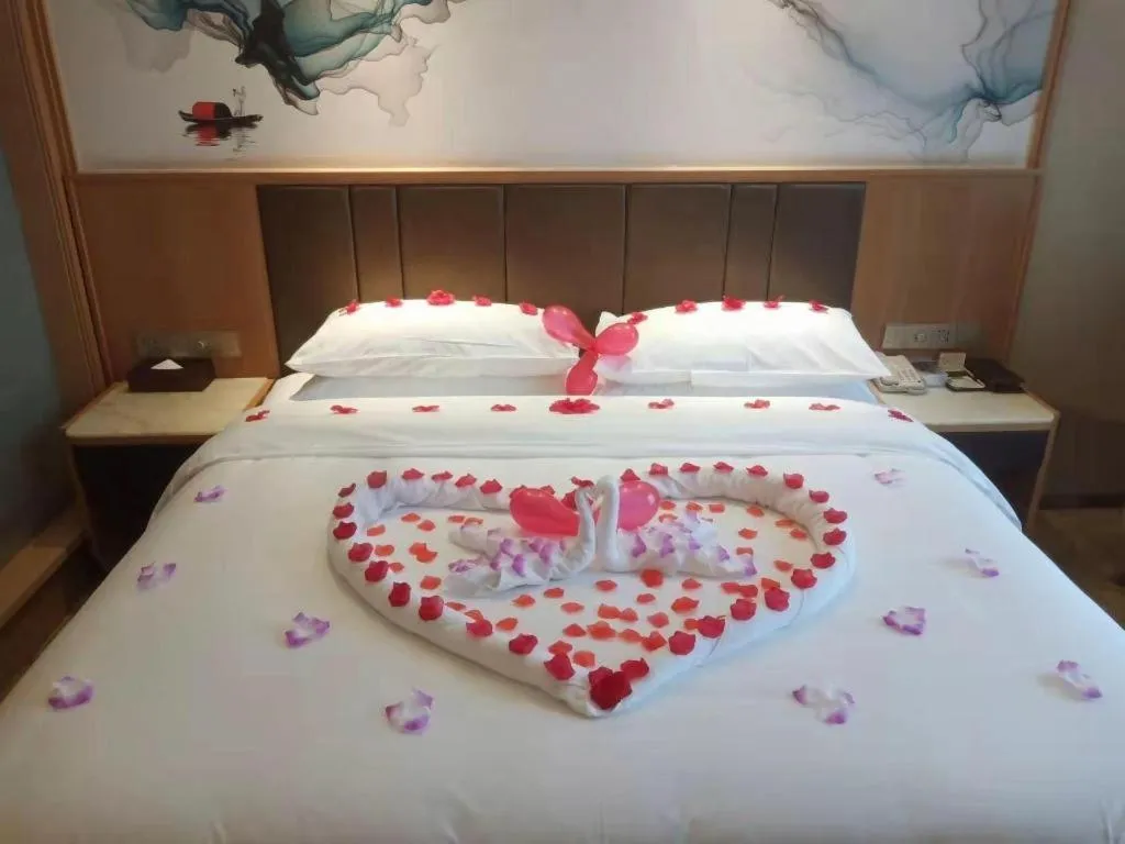 Bed in Venus Royal Hotel Nanning East High-Speed Railway Station