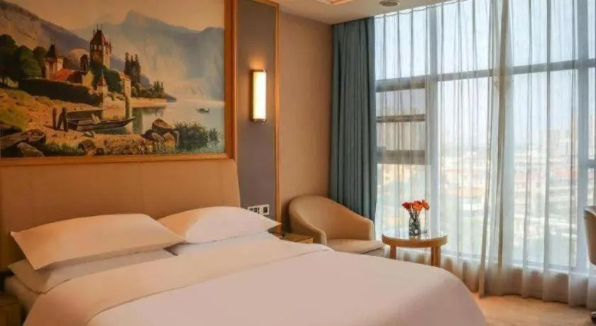 Bed in Vienna Hotel Guangdong Zhaoqing East Station Dinghu Mountain Scenic Area