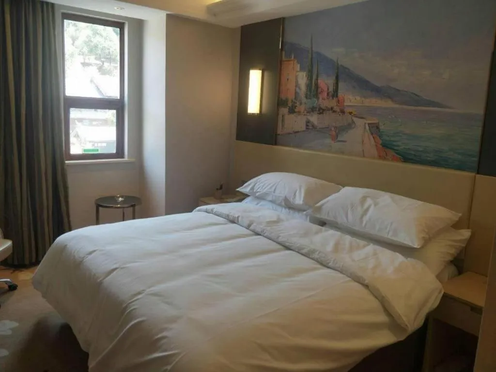 Bed in Vienna Hotel Yunnan Lijiang Ancient City
