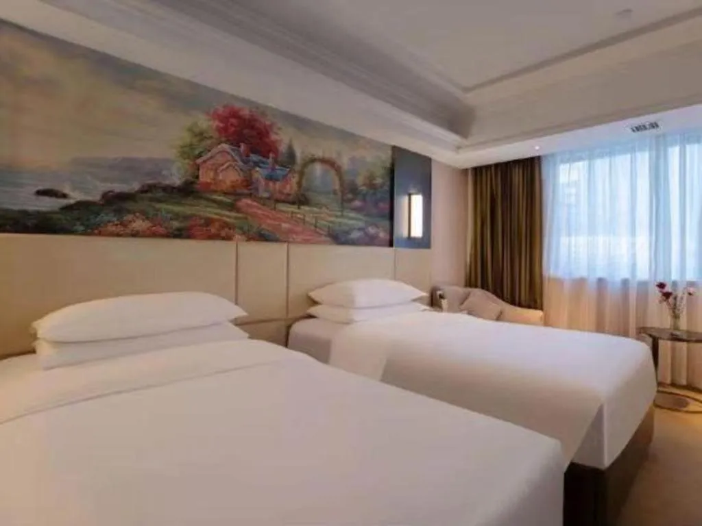 Bed in Vienna Hotel Yunnan Lijiang Ancient City