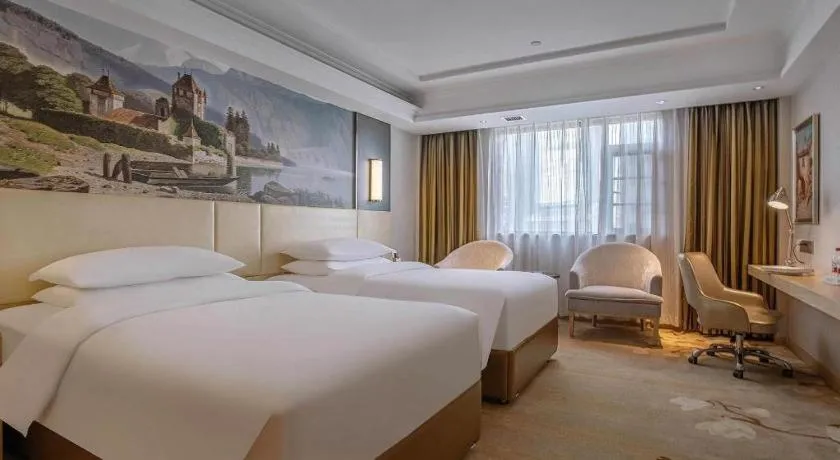 Bed in Vienna Hotel Yunnan Lijiang Ancient City