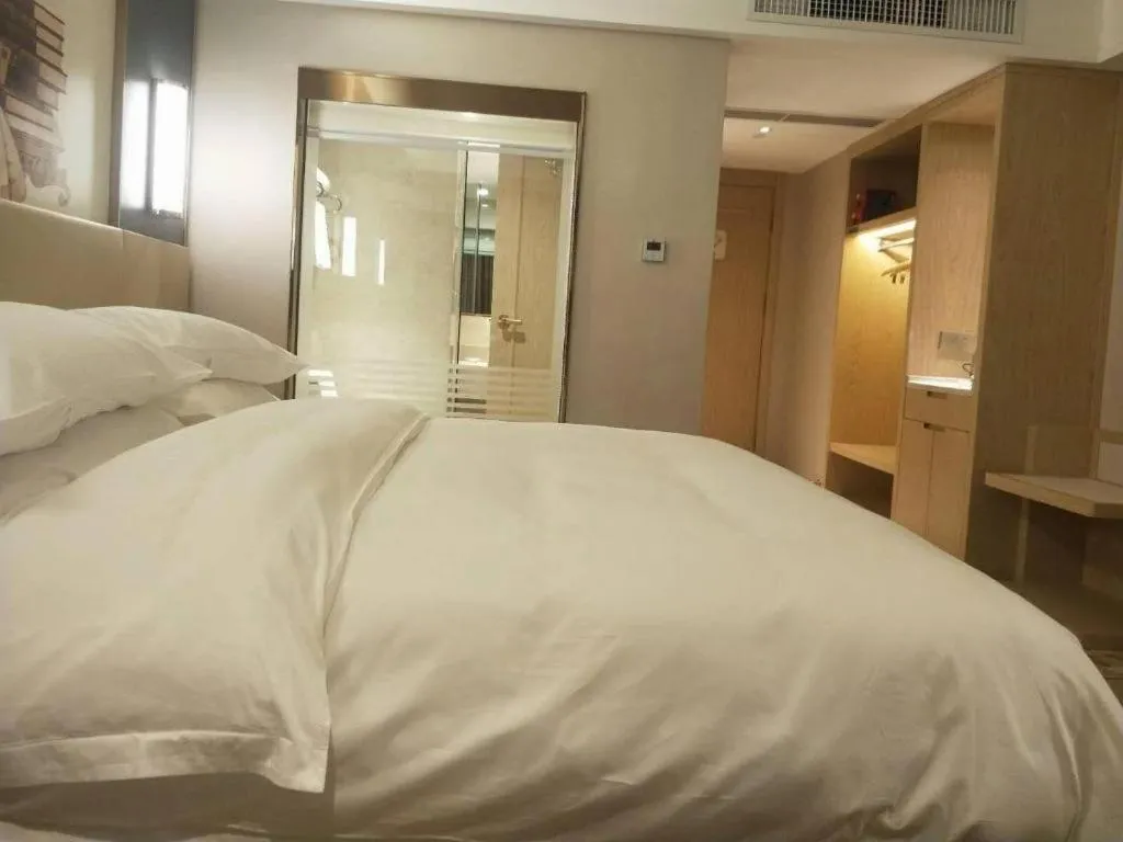 Bed in Vienna Hotel Yunnan Lijiang Ancient City