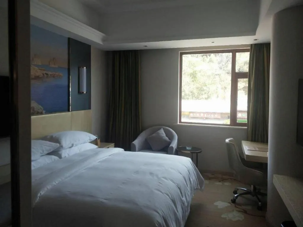 Bed in Vienna Hotel Yunnan Lijiang Ancient City