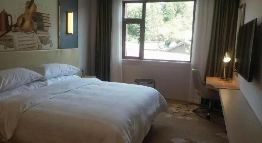 Bed in Vienna Hotel Yunnan Lijiang Ancient City