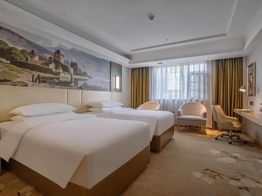 Bed in Vienna Hotel Yunnan Lijiang Ancient City