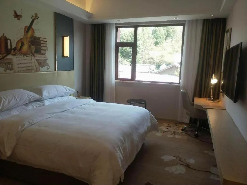 Bed in Vienna Hotel Yunnan Lijiang Ancient City