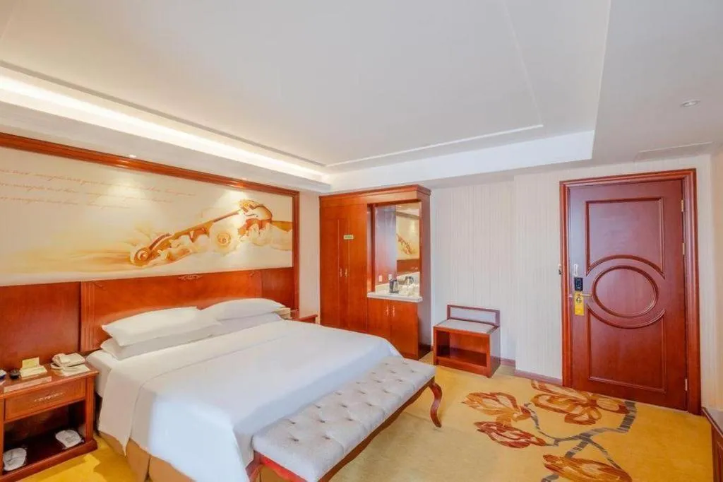 Bed in Vienna Hotel Guangdong Zhongshan Ancient Town Lighting Expo Center