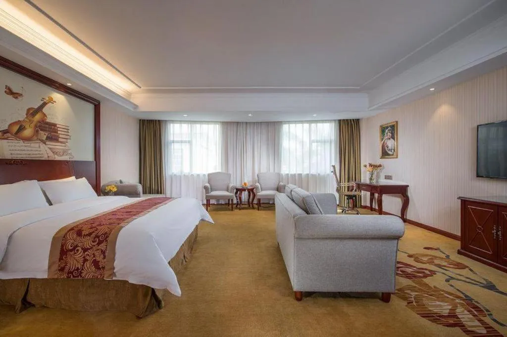 Bed in Vienna Hotel Guangdong Zhongshan Ancient Town Lighting Expo Center