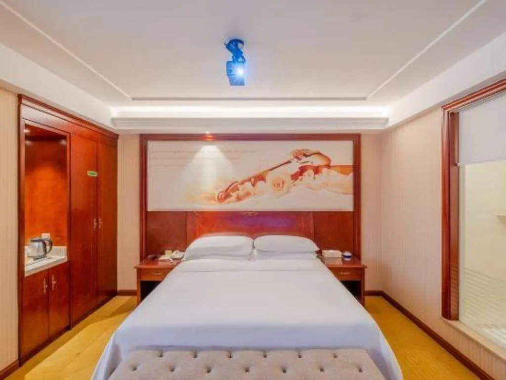 Bed in Vienna Hotel Guangdong Zhongshan Ancient Town Lighting Expo Center