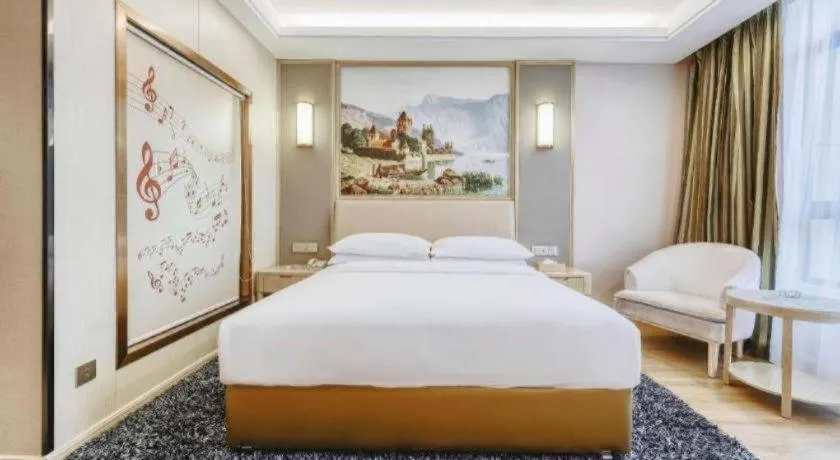 Bed in Vienna Hotel Fujian Fuqing Wanda Plaza